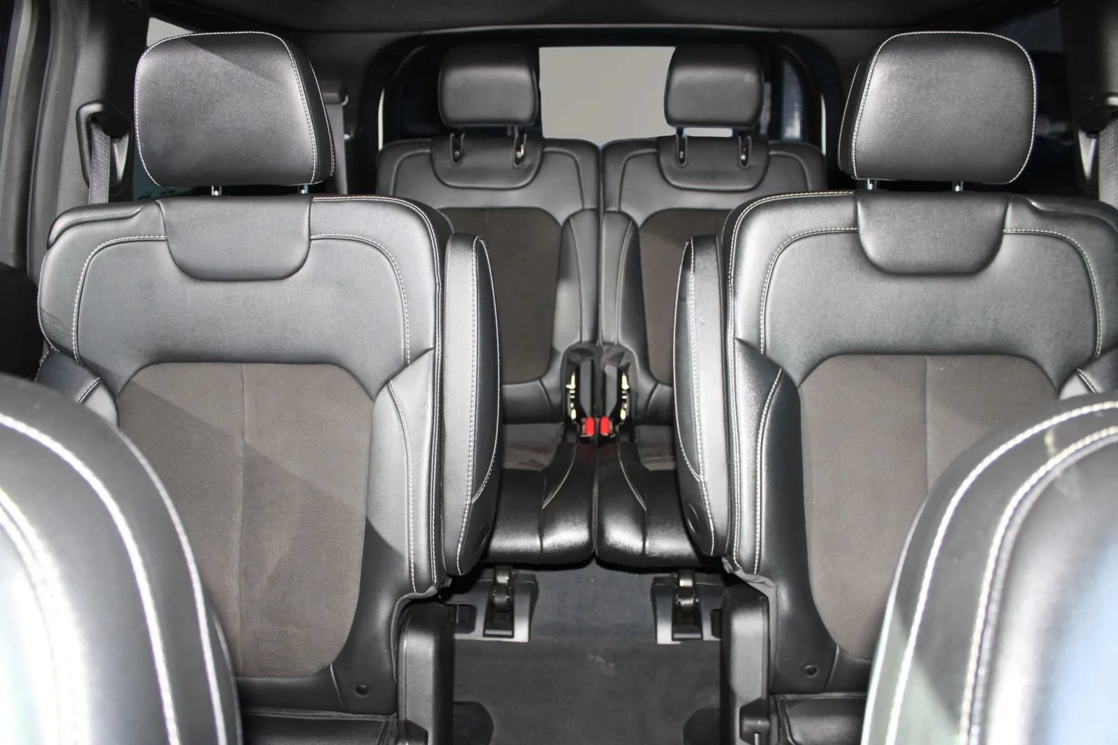 Used 2023 Jeep Grand Cherokee L Laredo RWD image 11