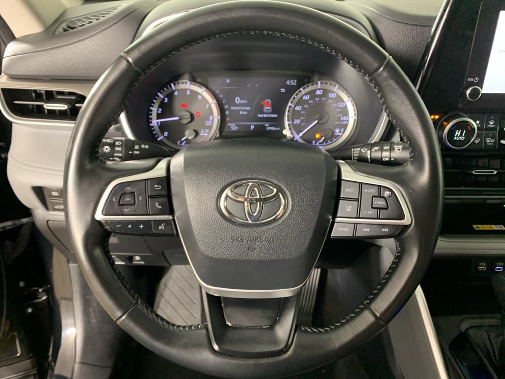 Used 2023 Toyota Highlander XLE AWD/4WD image 22