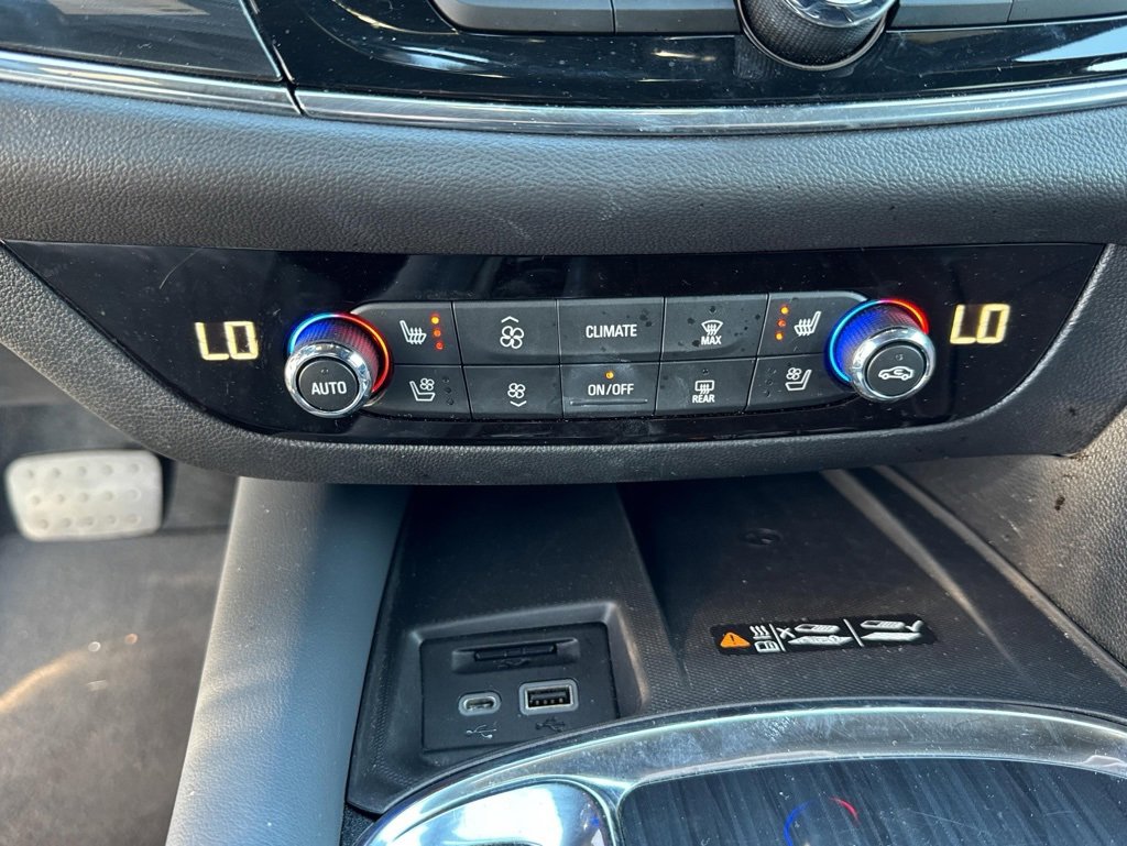 Used 2024 Buick Enclave Premium image 7
