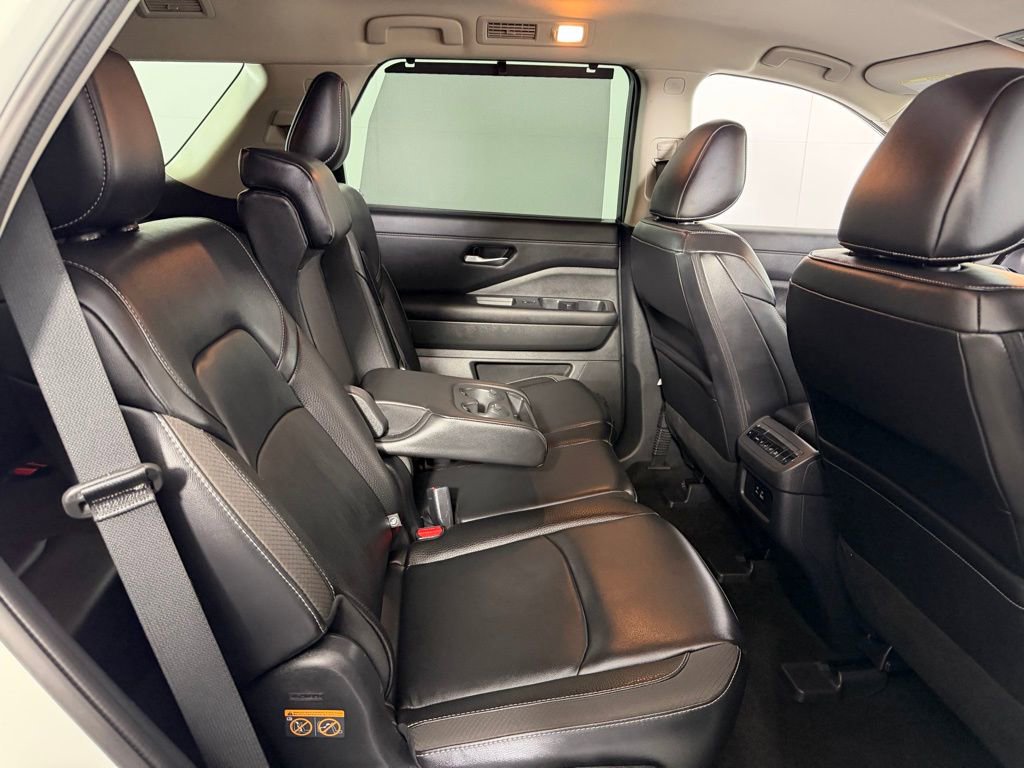 Used 2024 Nissan Pathfinder SL image 29