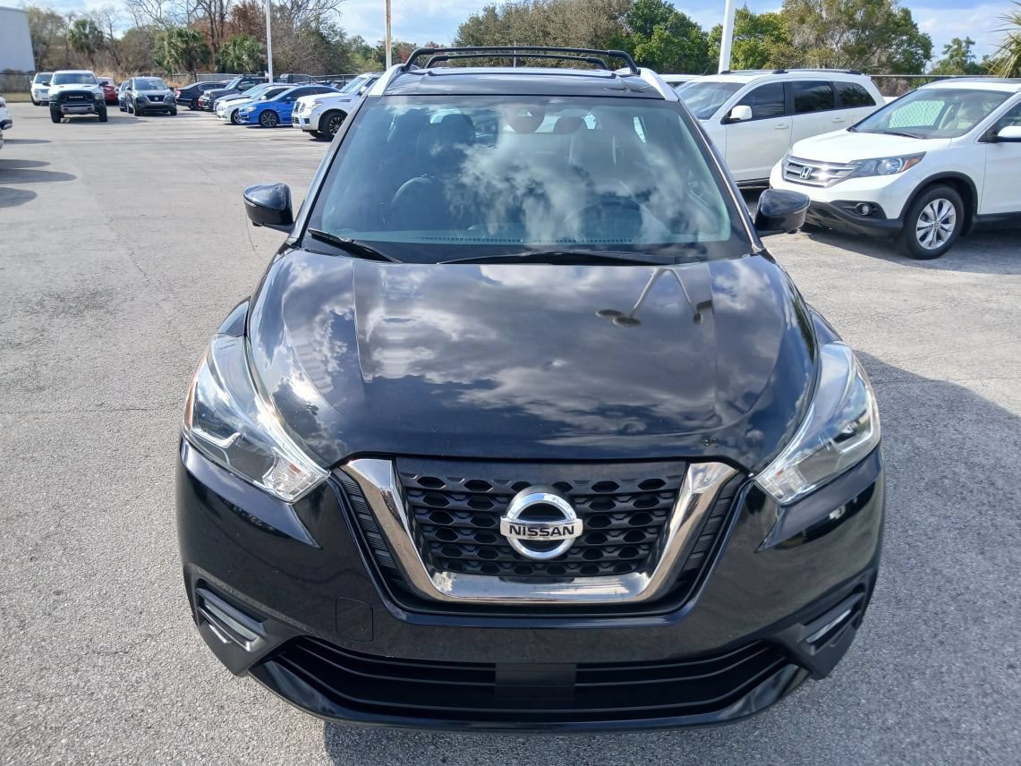 Used 2020 Nissan Kicks SR w/ SR Premium Package FWD image 3