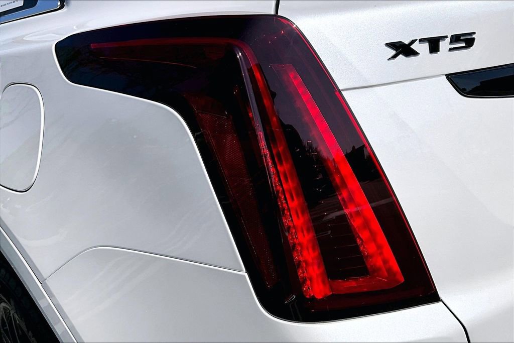 New 2026 Cadillac XT5 Premium Luxury w/ LPO, ONYX Package FWD image 15