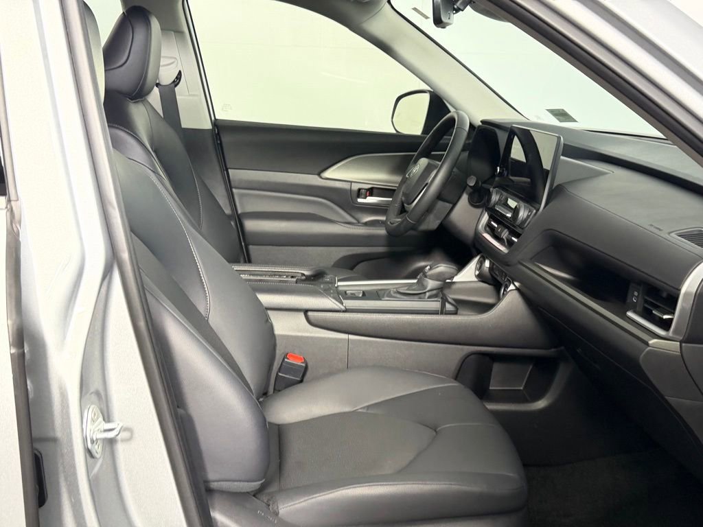Used 2025 Toyota Grand Highlander FWD image 30