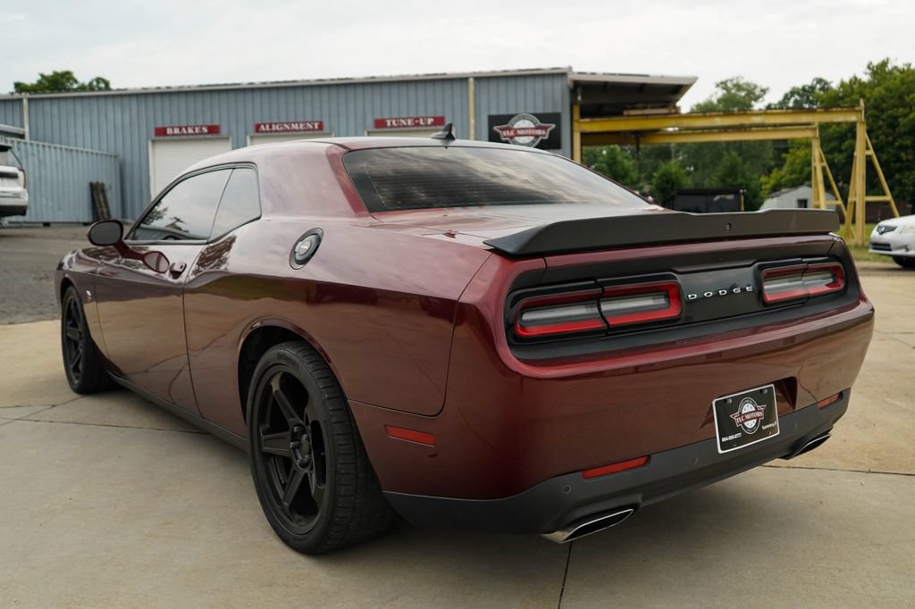 Used 2018 Dodge Challenger R/T Scat Pack RWD image 4