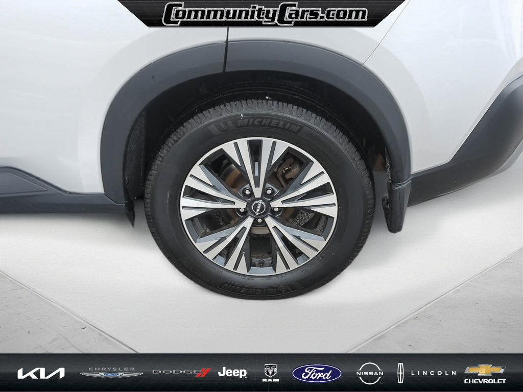 Used 2023 Nissan Rogue SV image 5