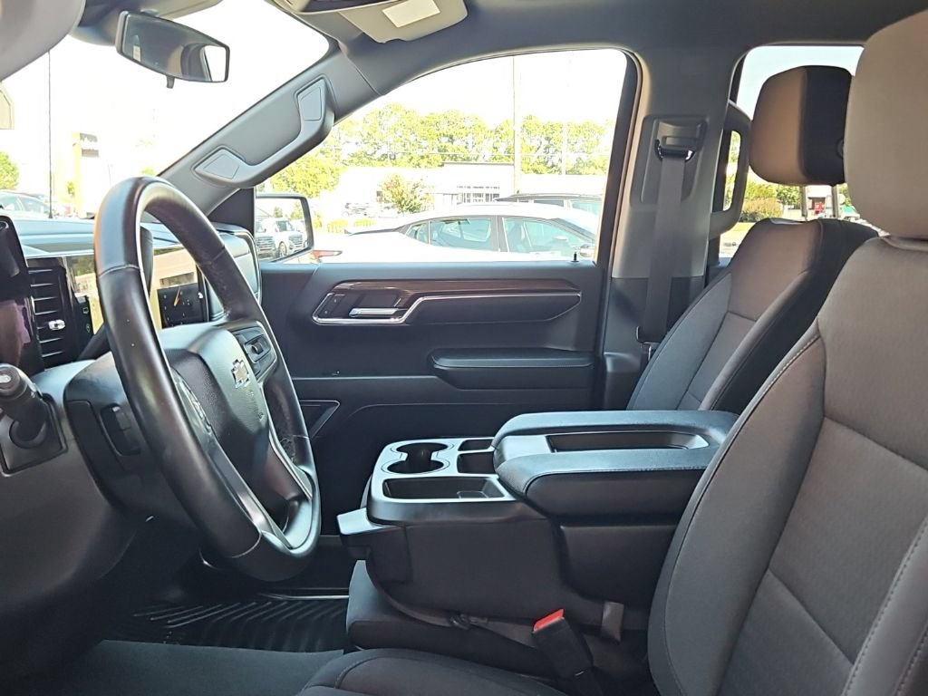 Used 2023 Chevrolet Silverado 1500 LT AWD/4WD image 18