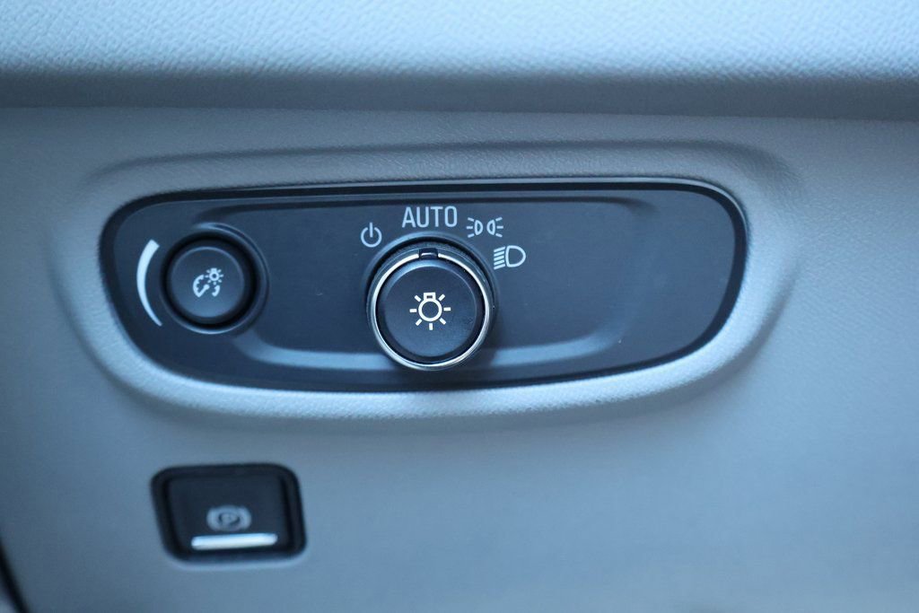 Used 2024 GMC Terrain SLE image 17