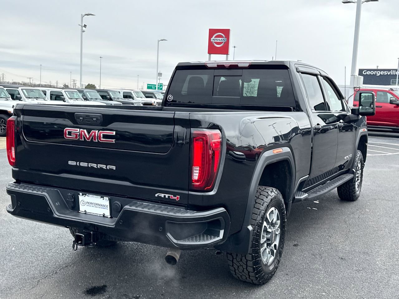 Used 2022 GMC Sierra 2500 AT4 w/ AT4 Preferred Package AWD/4WD image 3