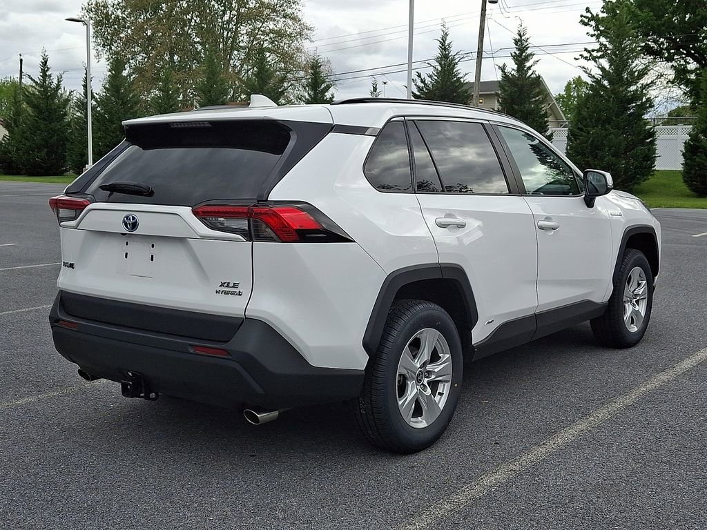 Used 2021 Toyota RAV4 XLE w/ Convenience Package AWD/4WD image 4