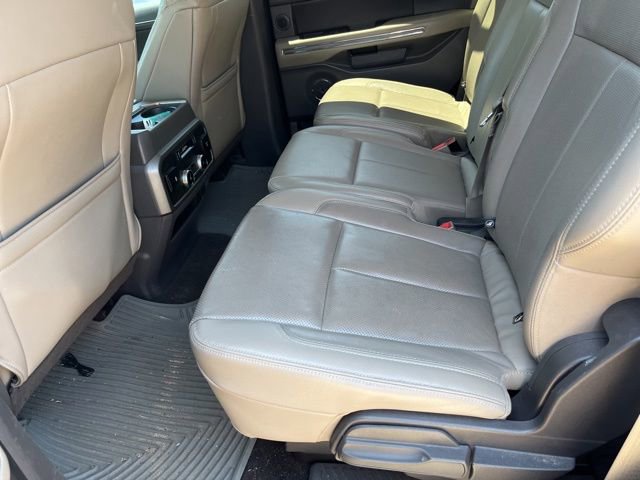 Used 2018 Ford Expedition XLT w/ Equipment Group 202A RWD image 12