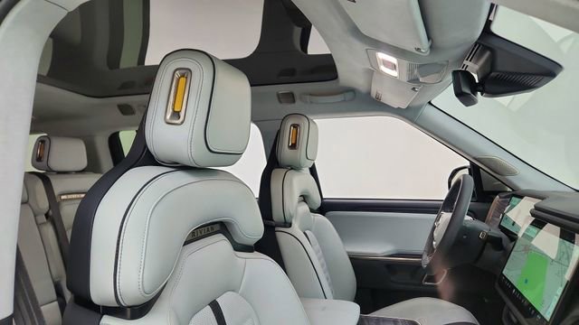 Used 2024 Rivian R1S Adventure AWD/4WD image 22