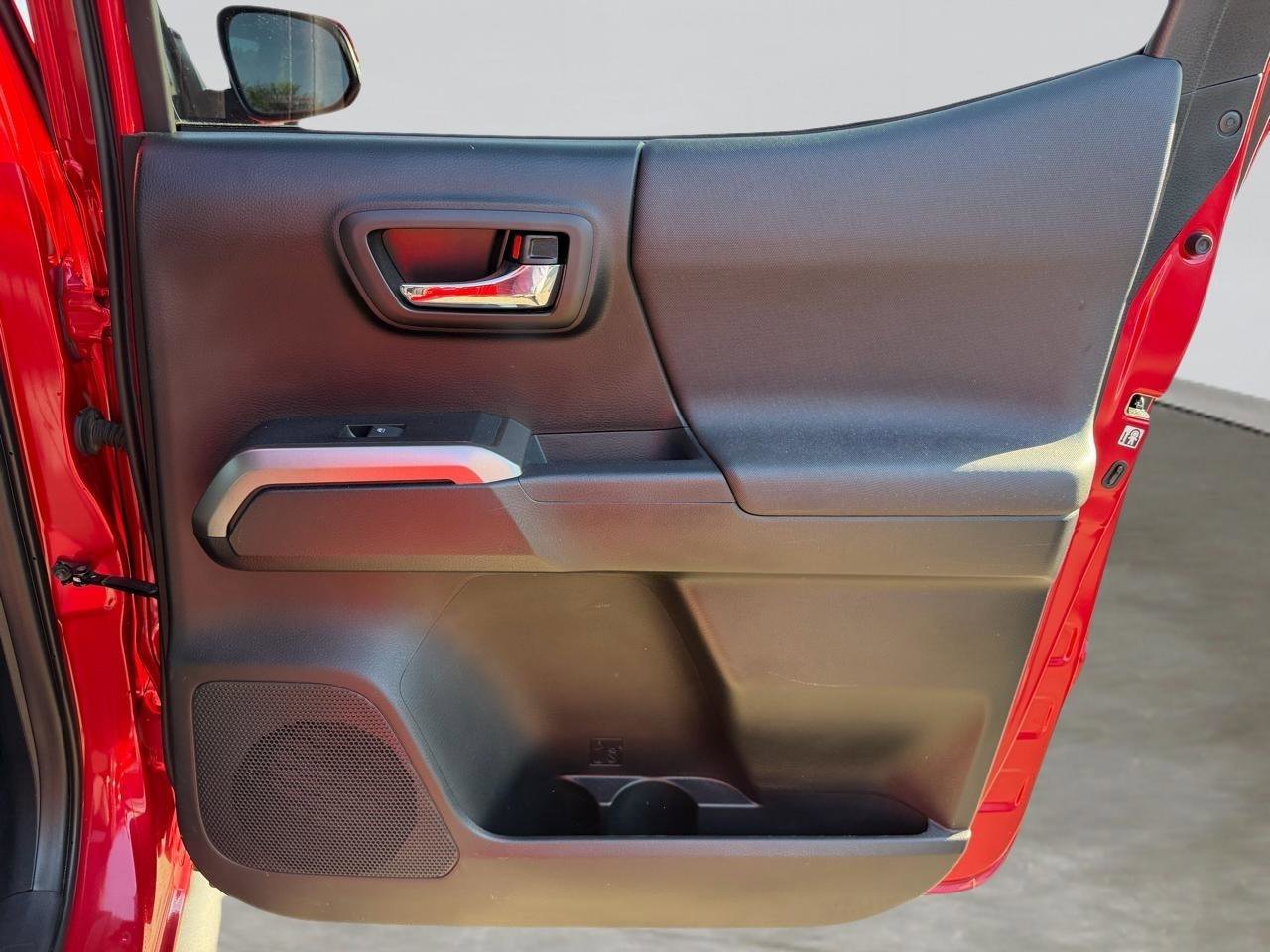 Used 2016 Toyota Tacoma TRD Sport w/ Towing Package RWD image 39