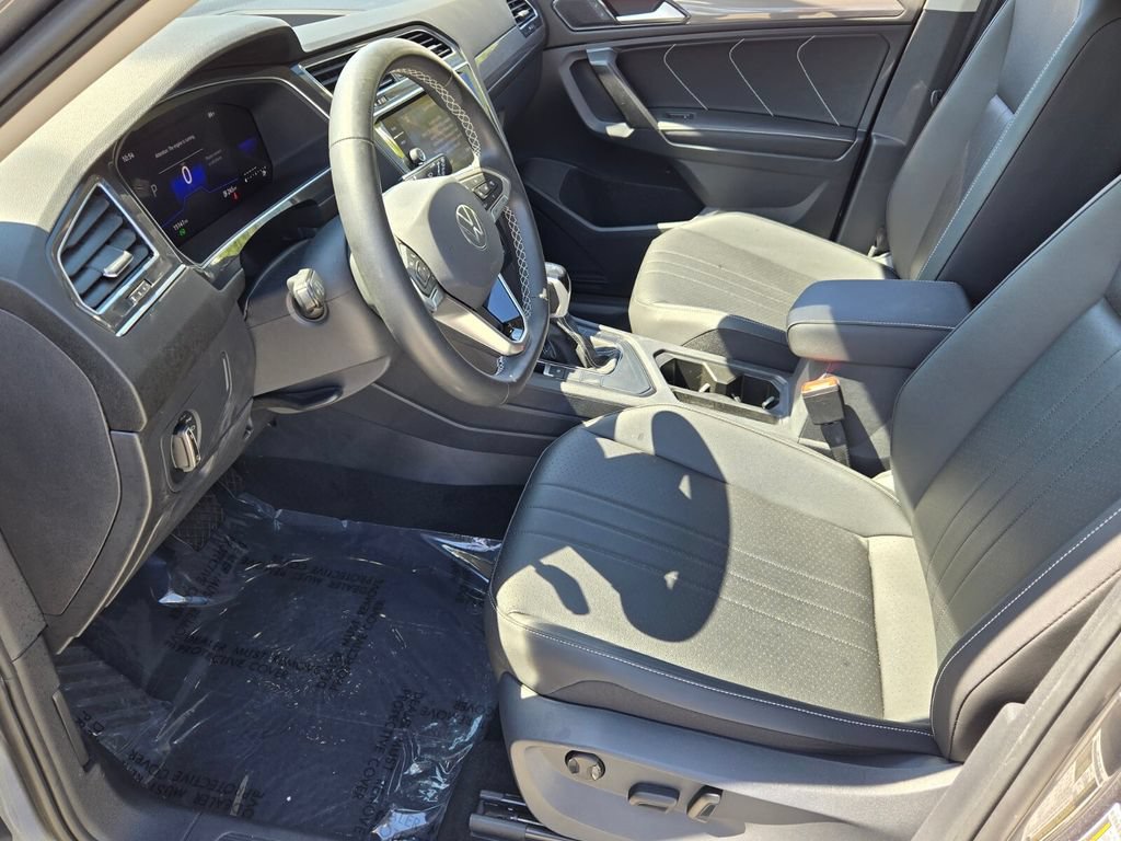 Certified 2023 Volkswagen Tiguan SE FWD image 10