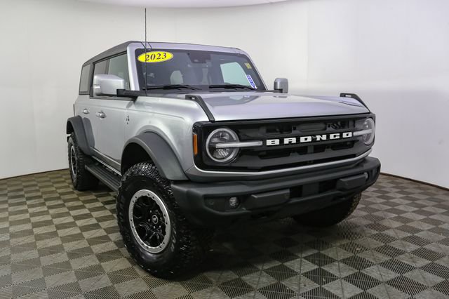 Used 2023 Ford Bronco Outer Banks w/ Sasquatch Package AWD/4WD image 3