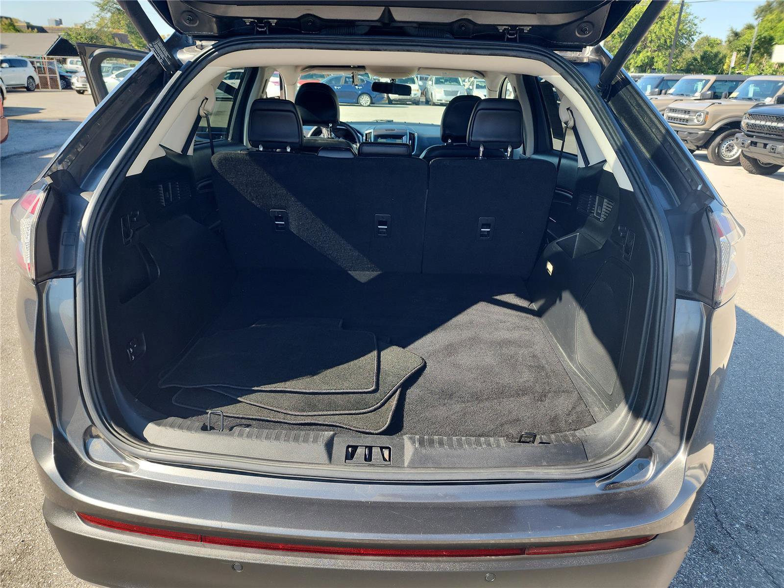 Used 2018 Ford Edge Titanium w/ Technology Package image 17