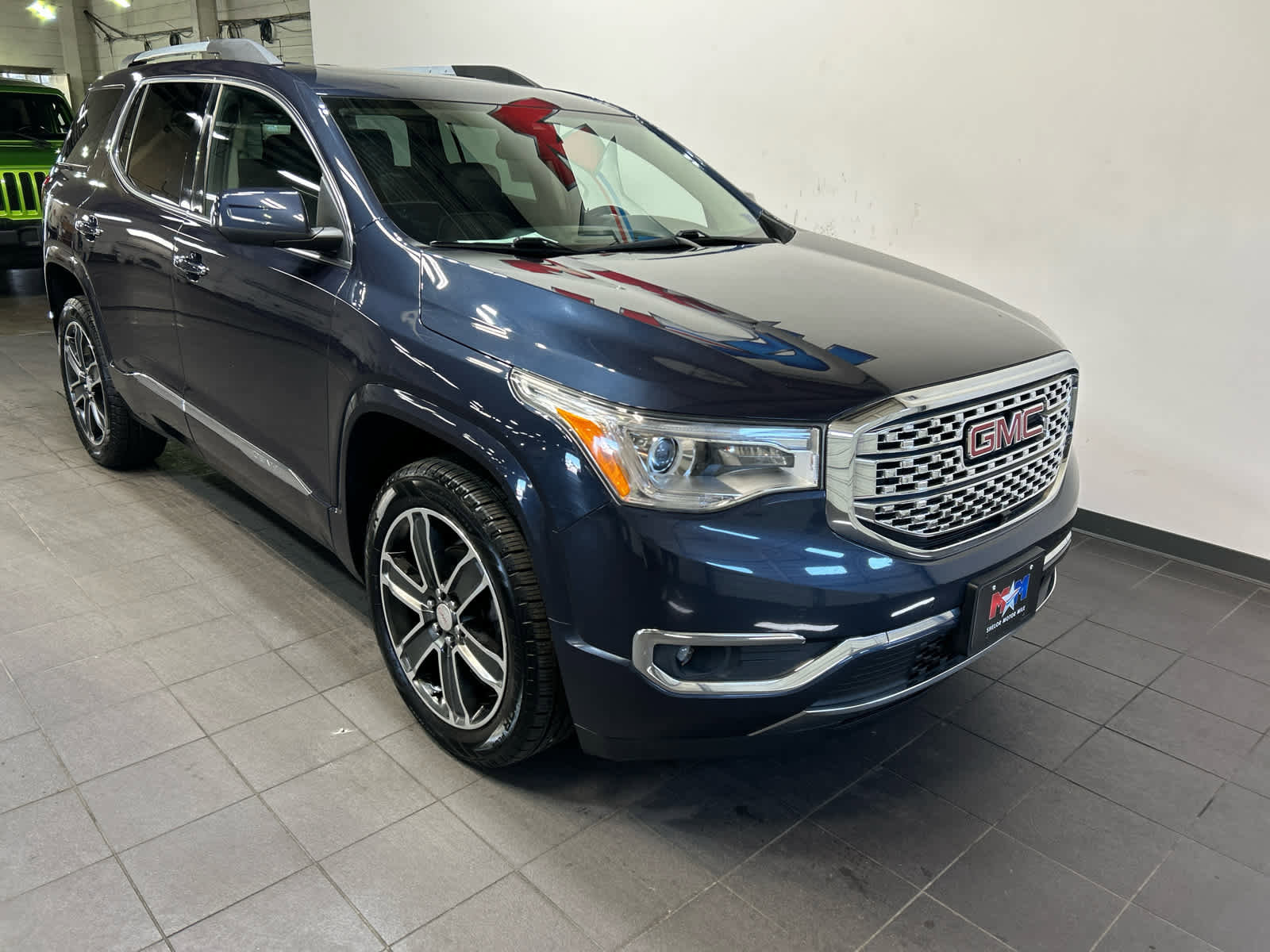 Used 2018 GMC Acadia Denali w/ Technology Package image 2