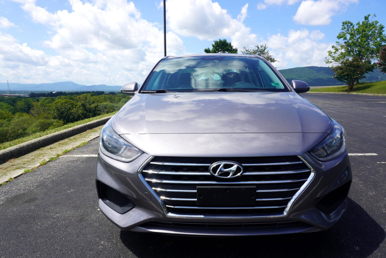 Used 2022 Hyundai Accent SE image 2