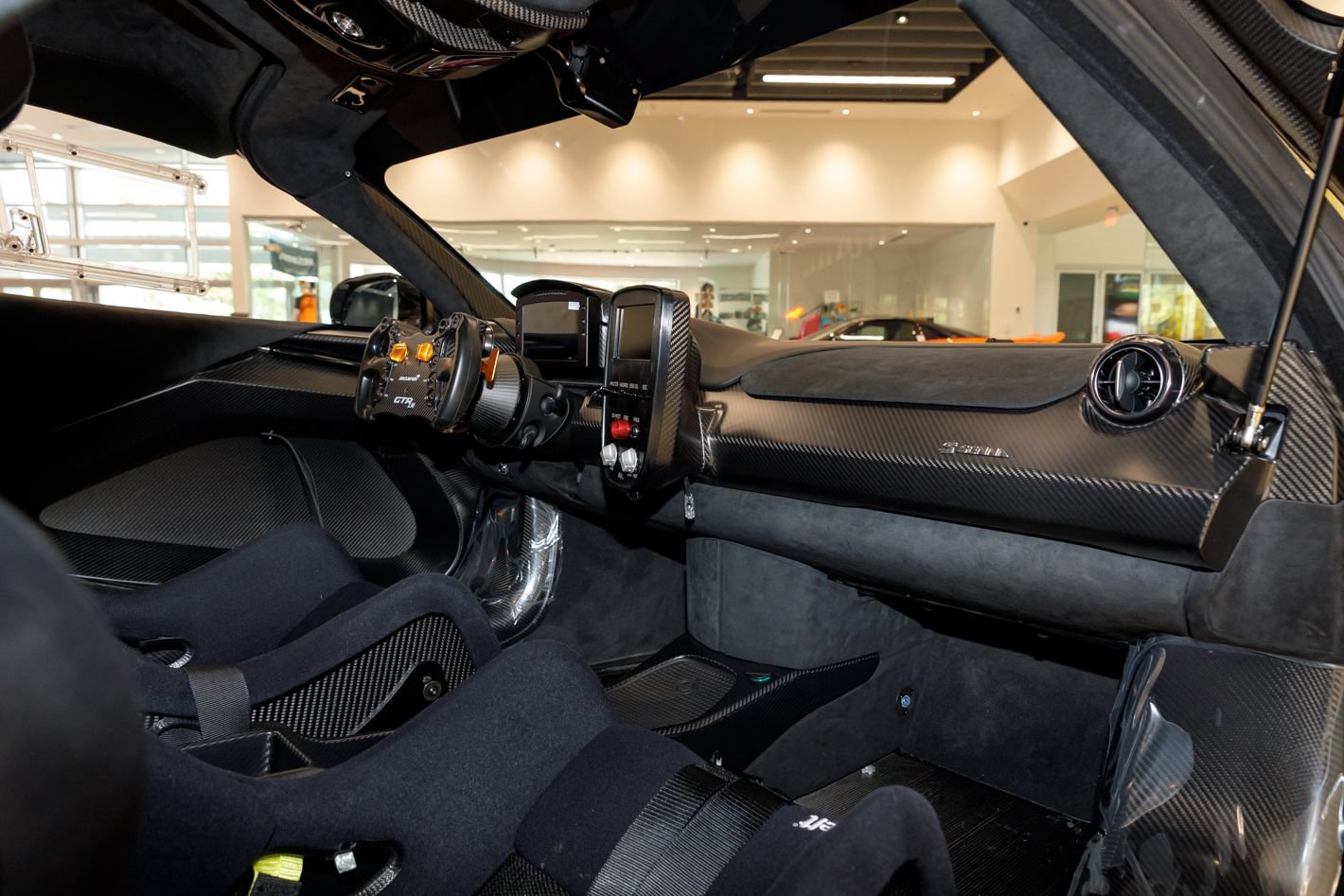 Used 2020 McLaren Senna RWD image 80