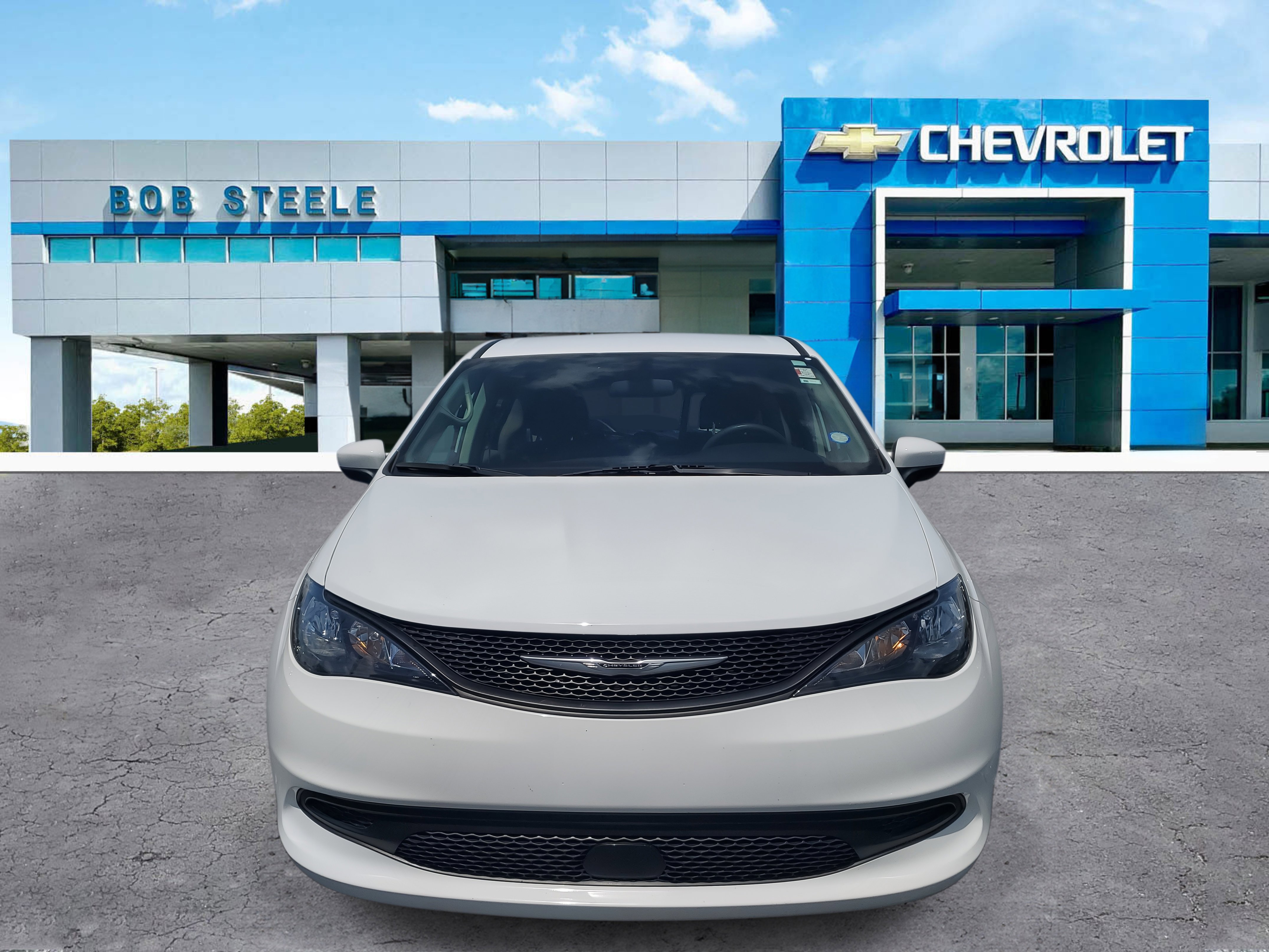 Used 2022 Chrysler Voyager LX image 2