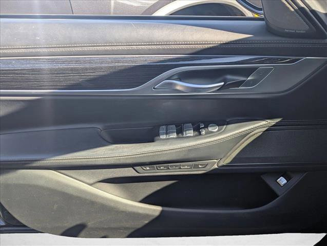 Used 2019 BMW 750i w/ Executive Package image 9