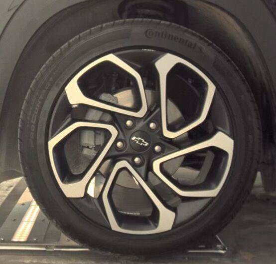 Used 2025 Chevrolet Trax RS w/ Driver Confidence Package FWD image 4