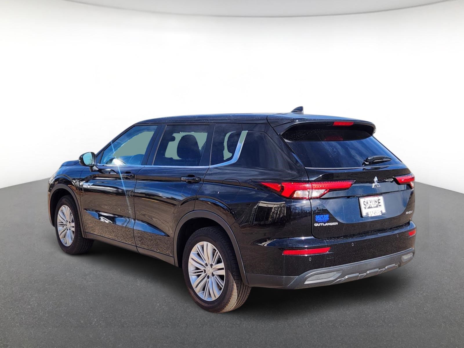 Used 2025 Mitsubishi Outlander ES AWD/4WD image 4
