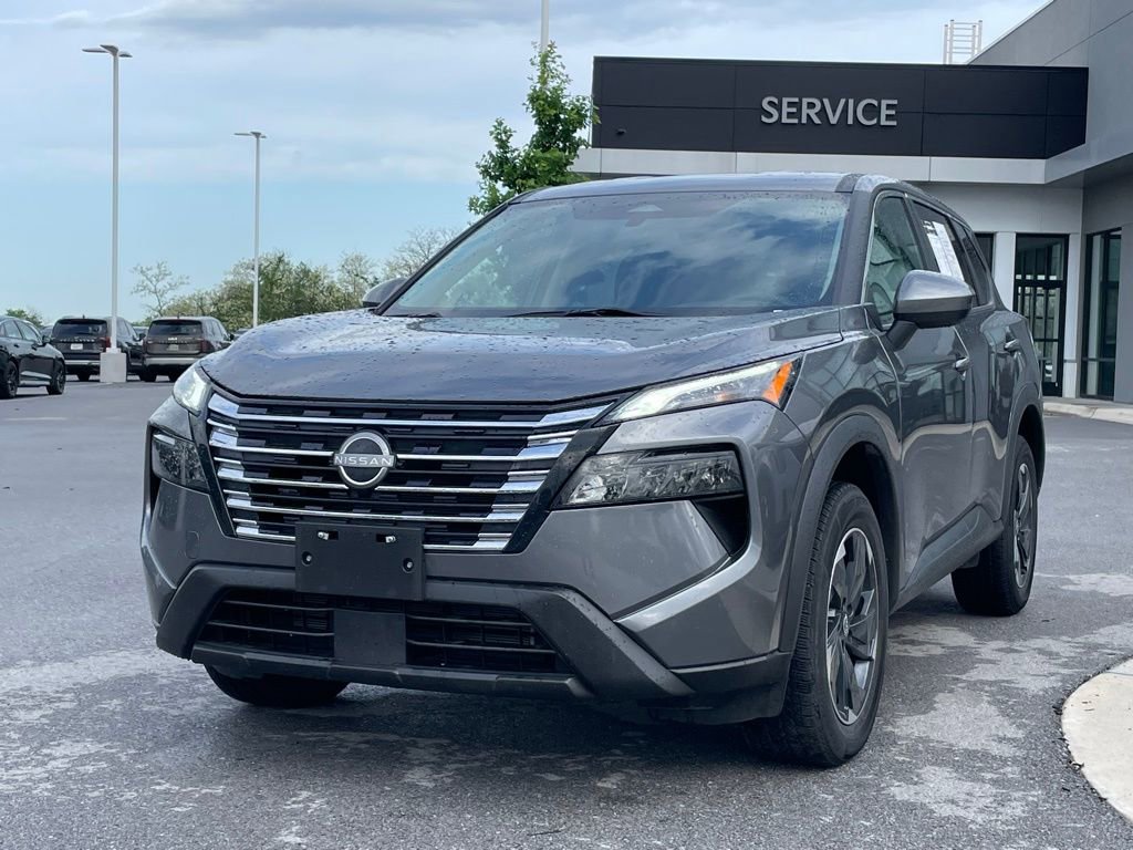 Used 2024 Nissan Rogue SV AWD/4WD image 3
