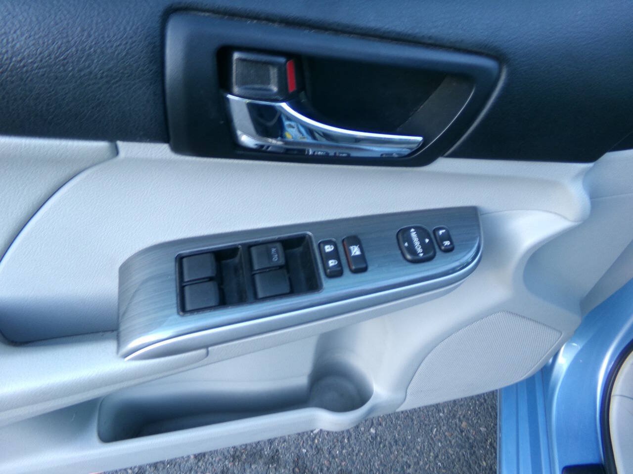 Used 2012 Toyota Camry XLE w/ Leather Pkg FWD image 16