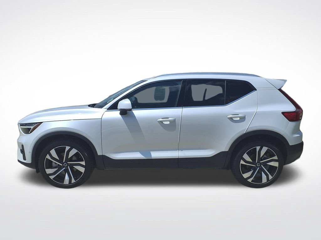 Used 2024 Volvo XC40 B5 Plus AWD/4WD image 5