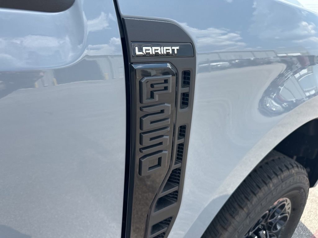 New 2026 Ford F250 Lariat w/ Black Appearance Package image 48