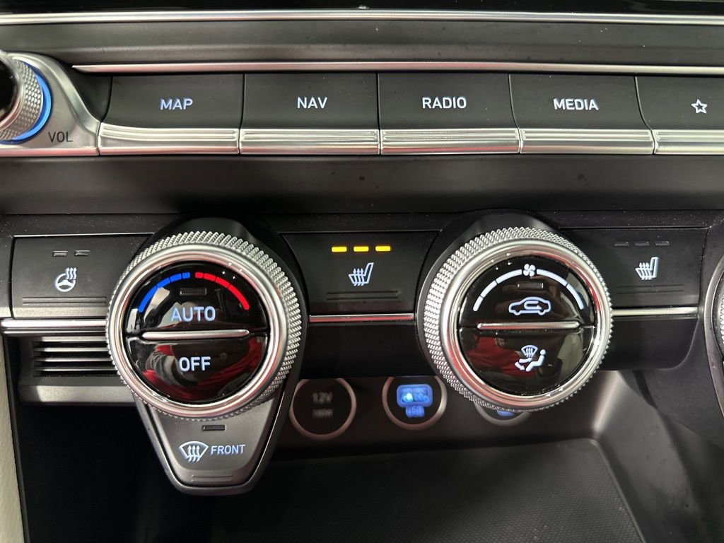 Used 2023 Genesis G70 2.0T image 18