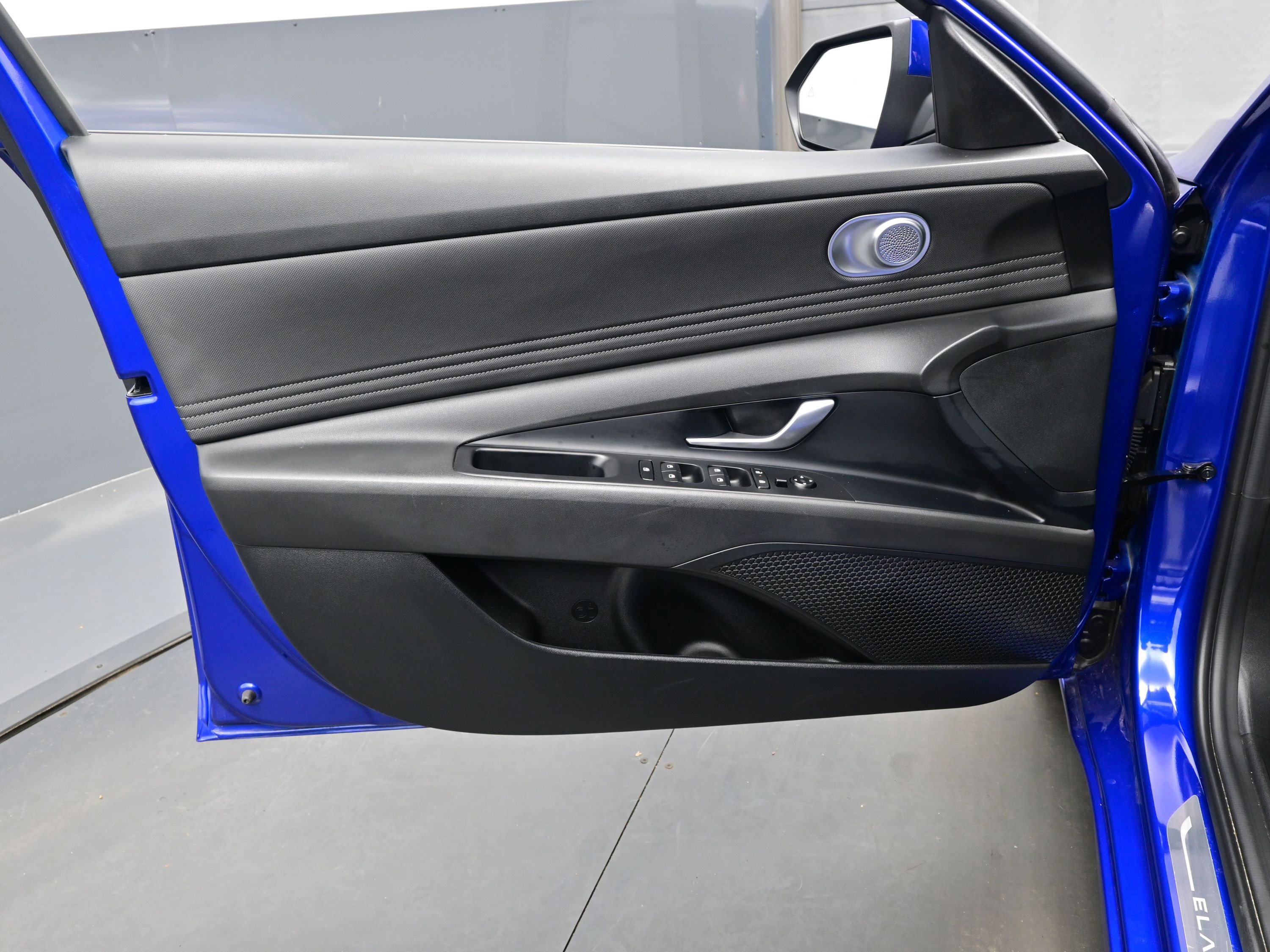 Certified 2025 Hyundai Elantra SEL image 9