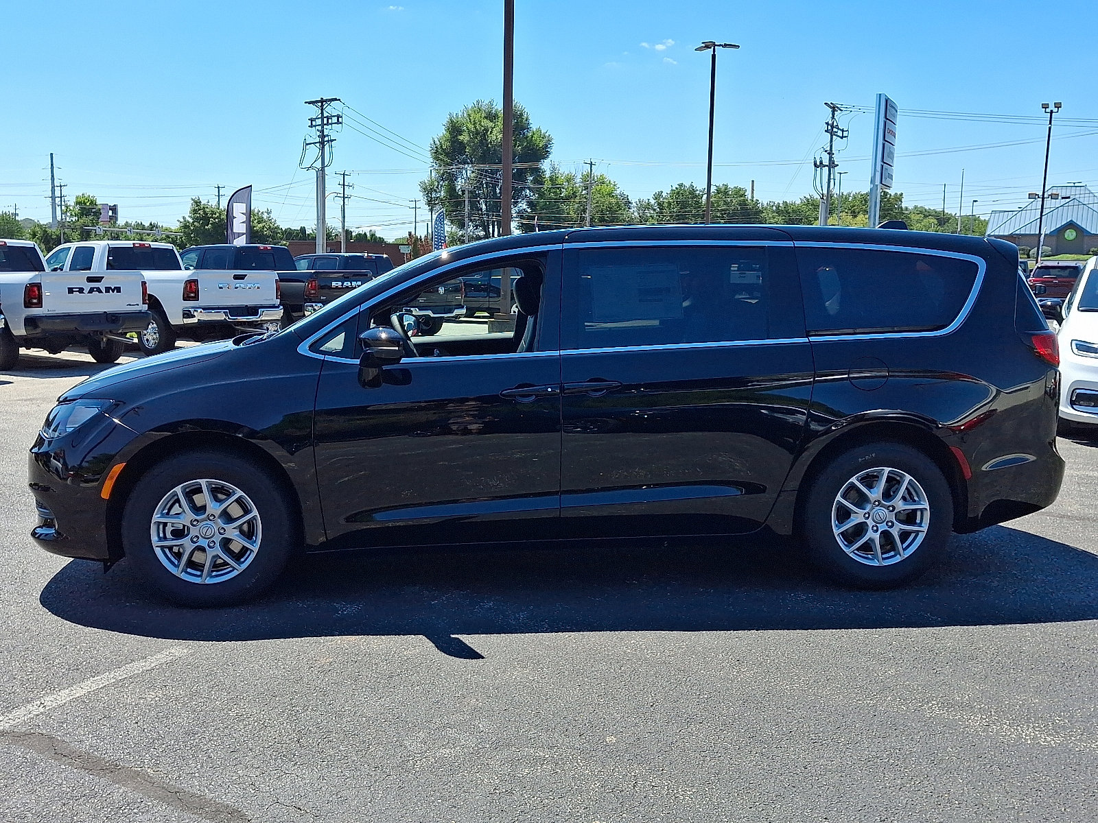 New 2026 Chrysler Voyager LX image 5