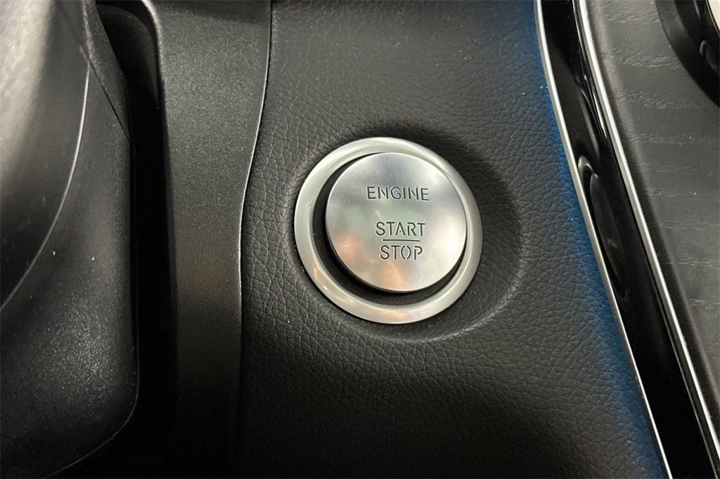 Used 2019 Mercedes-Benz GLC 300 4MATIC image 25