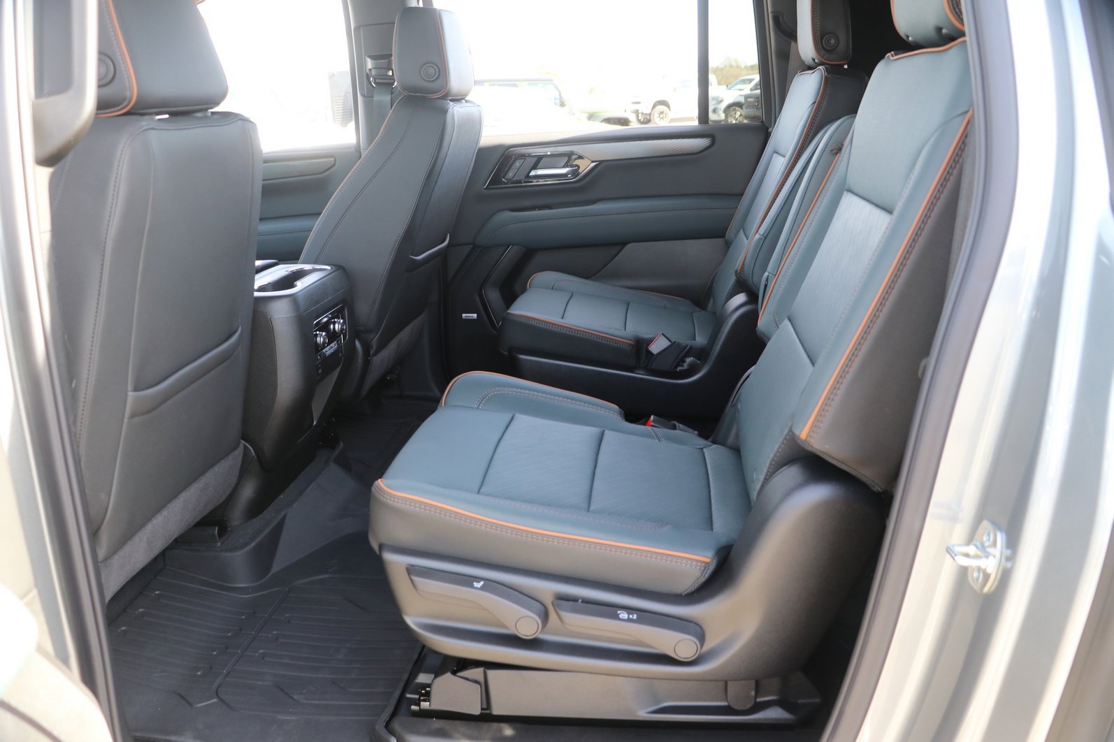 New 2026 GMC Yukon XL AT4 w/ AT4 Premium Package image 28