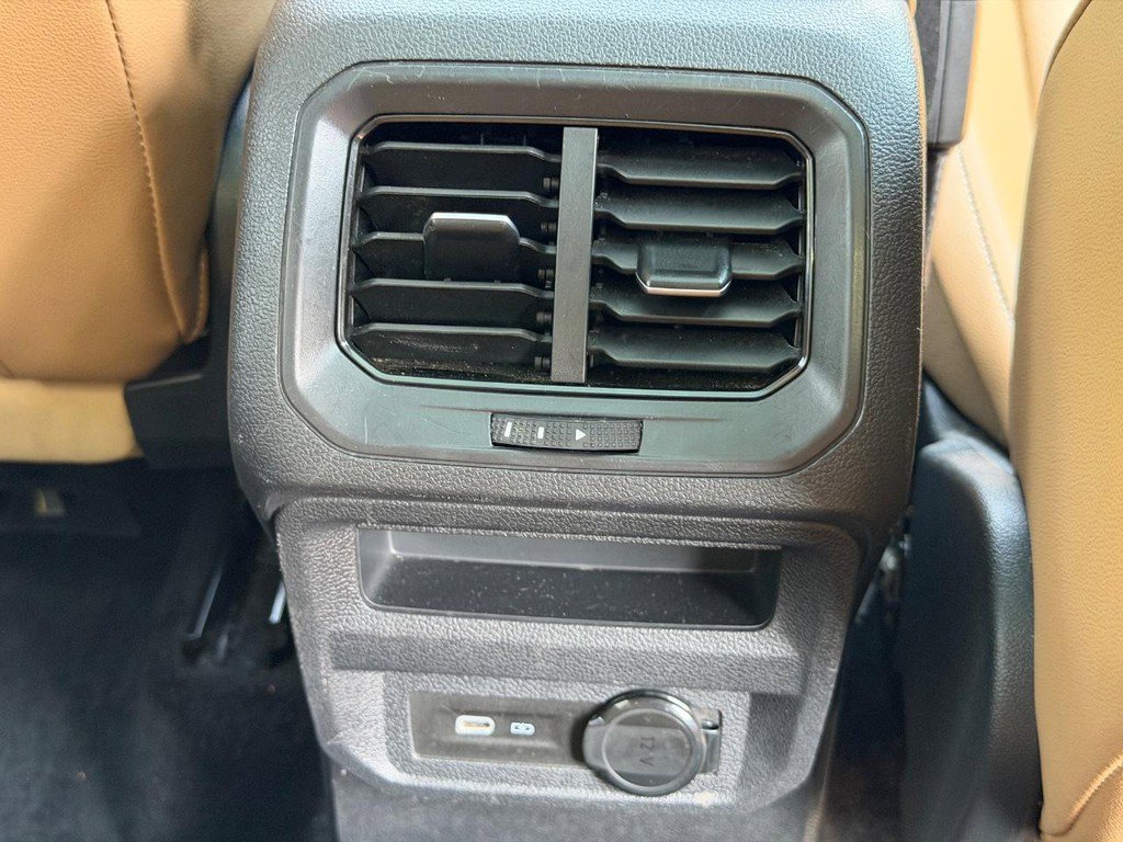 Used 2022 Volkswagen Tiguan SE image 14