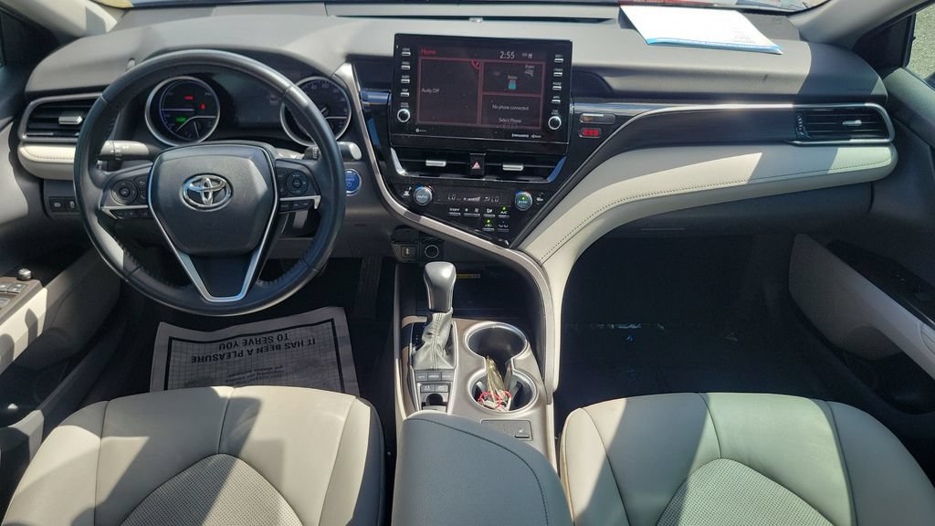 Used 2022 Toyota Camry XLE FWD image 11