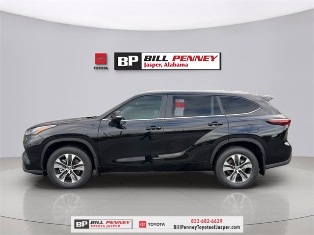 New 2026 Toyota Highlander XLE image 2