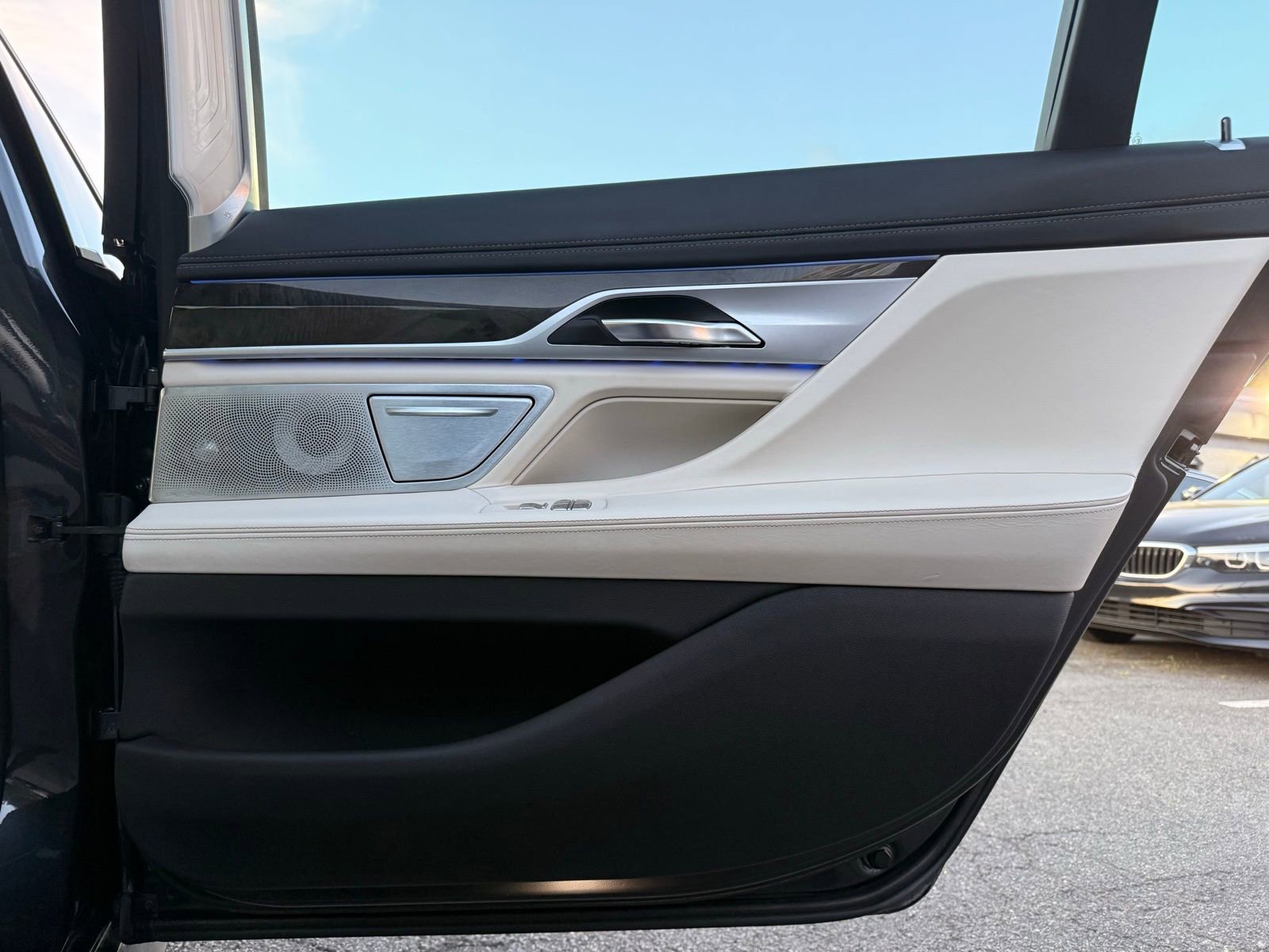 Used 2016 BMW 750i xDrive image 33