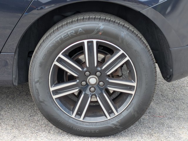 Used 2017 Volvo XC60 T5 Dynamic w/ Preferred Option Package image 9