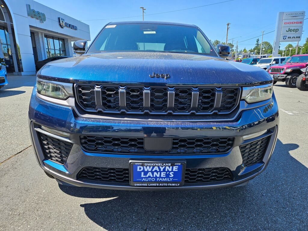 New 2026 Jeep Grand Cherokee Limited w/ Limited Altitude Package AWD/4WD image 8