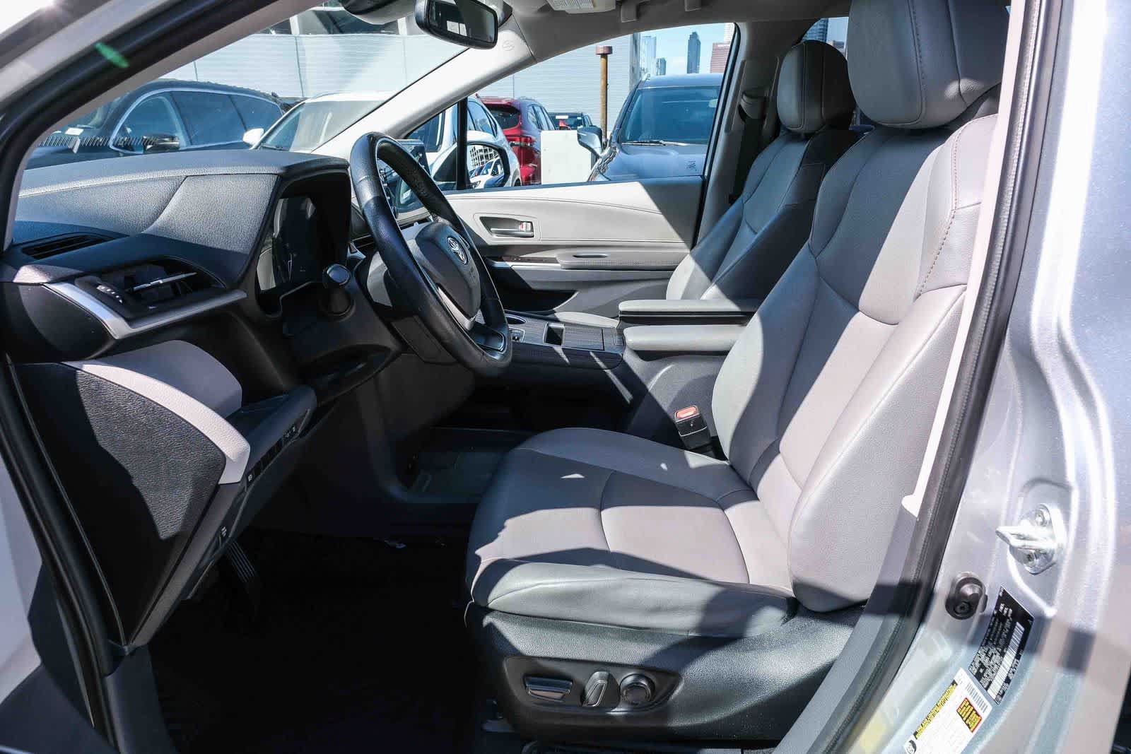 Certified 2023 Toyota Sienna XLE FWD image 17