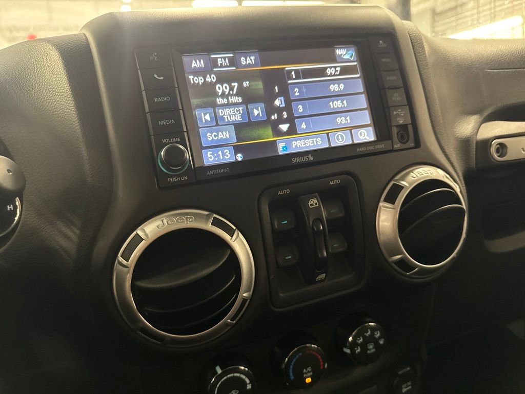 Used 2015 Jeep Wrangler Unlimited Rubicon AWD/4WD image 14