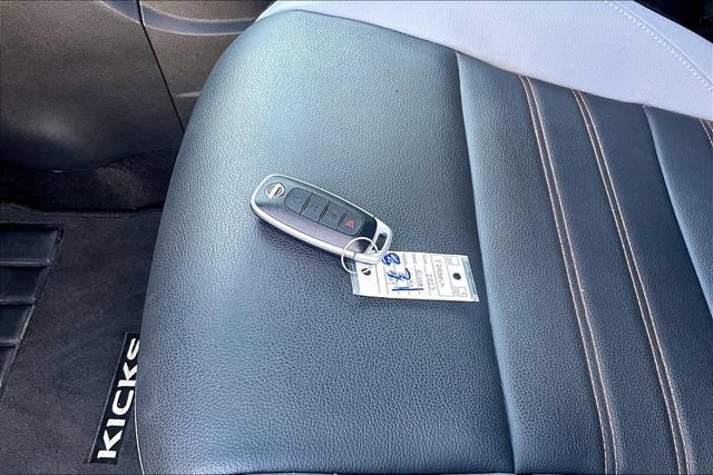 Used 2023 Nissan Kicks SR w/ SR Premium Package FWD image 11