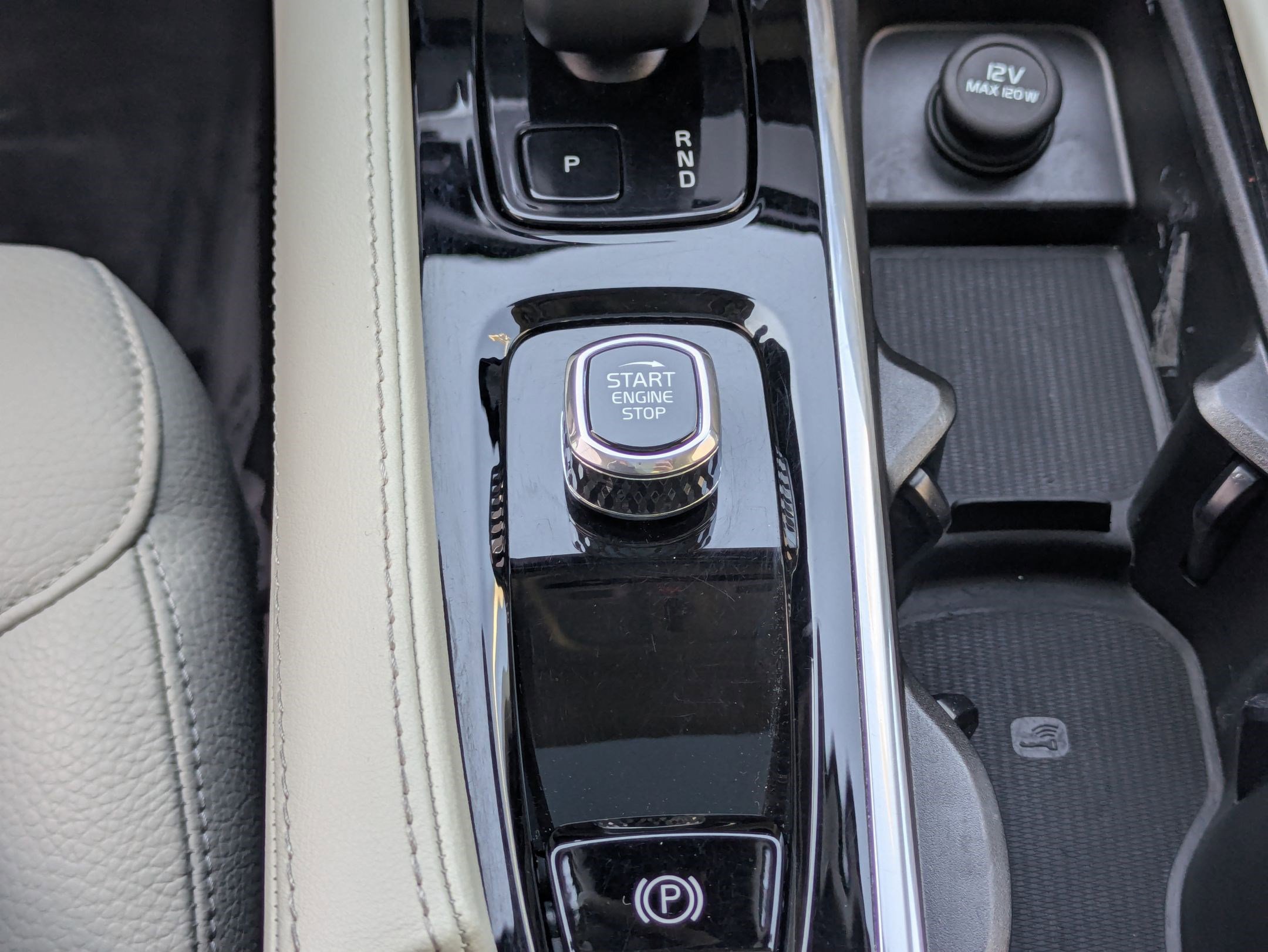 Used 2024 Volvo XC90 T8 Plus w/ Protection Package Premier image 18