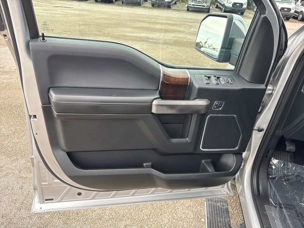 Used 2016 Ford F150 Platinum w/ Equipment Group 701A Luxury image 14