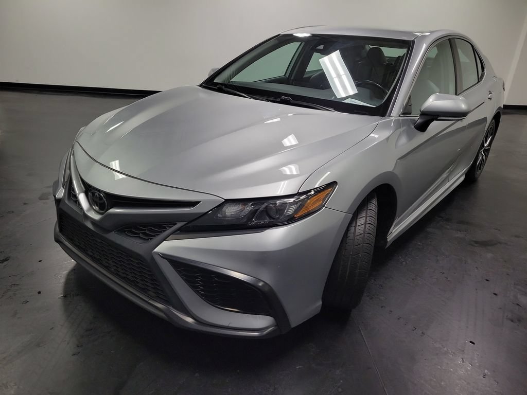 Used 2022 Toyota Camry SE FWD image 4