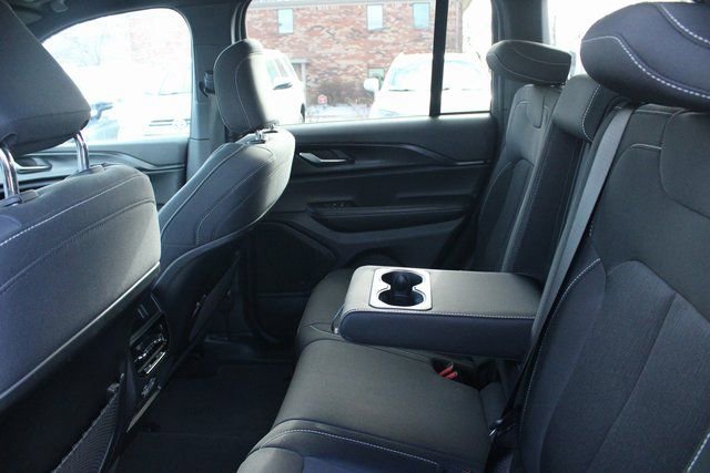 Used 2024 Jeep Grand Cherokee Laredo image 33