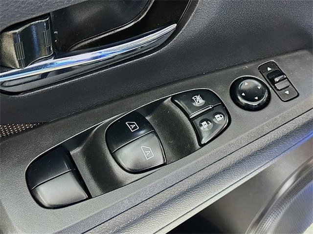 Used 2023 Nissan Kicks SR w/ Exterior Package image 17