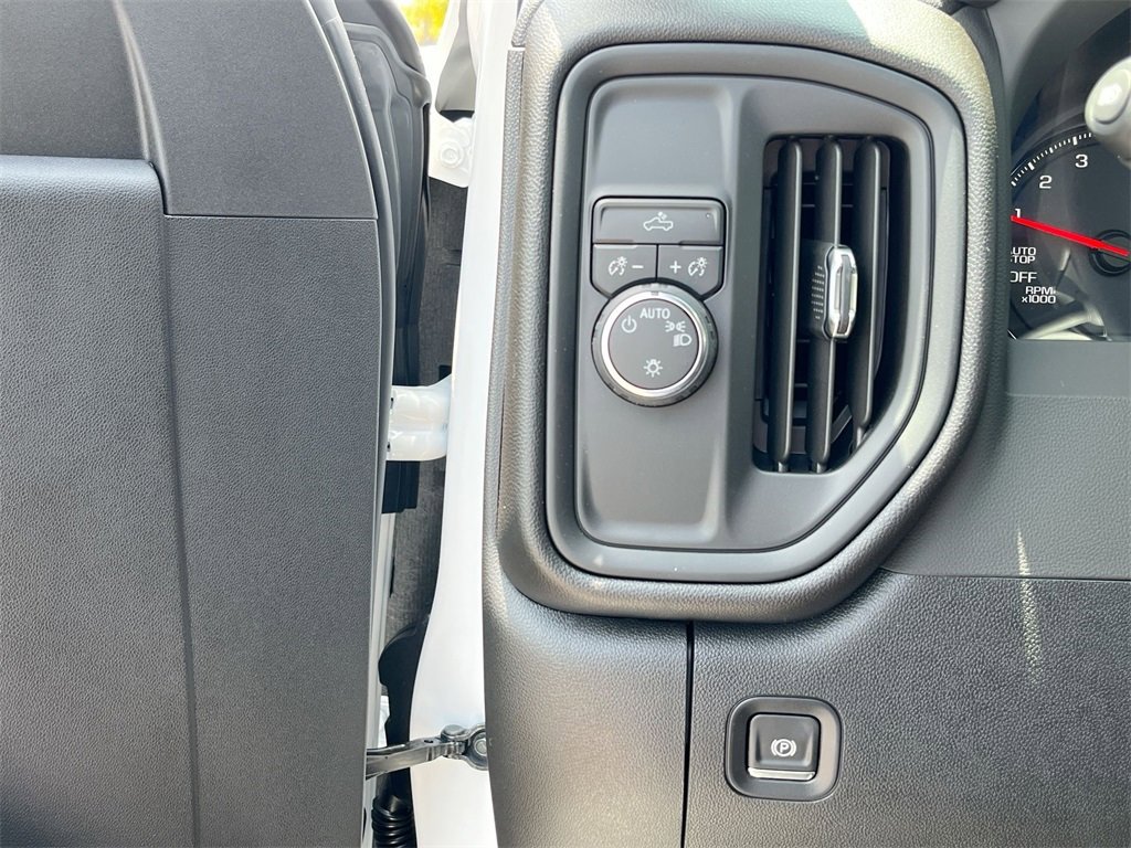 New 2025 Chevrolet Silverado 1500 Custom image 18